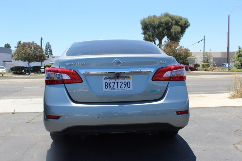 Nissan Sentra Vehicle Full-screen Gallery Image 06