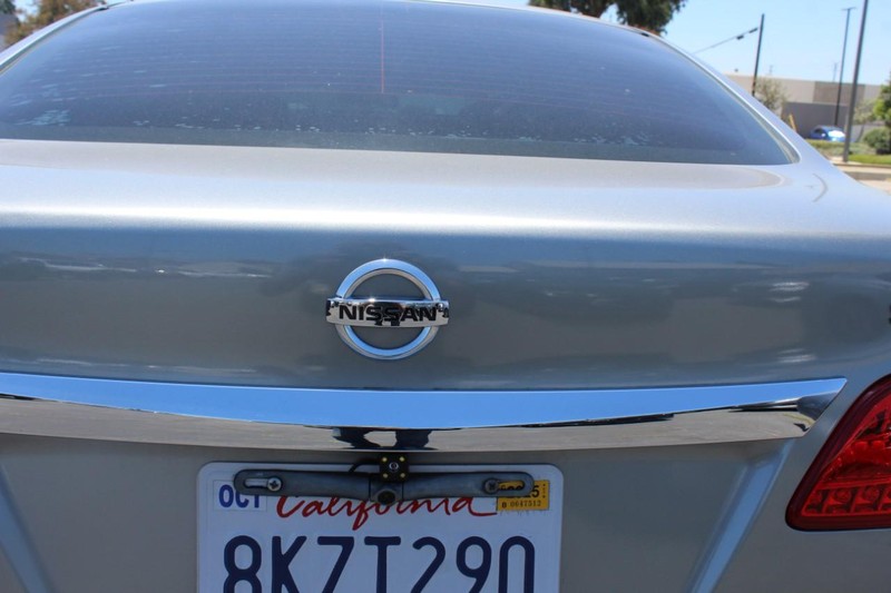 Nissan Sentra Vehicle Full-screen Gallery Image 07