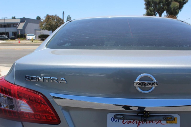 Nissan Sentra Vehicle Full-screen Gallery Image 08