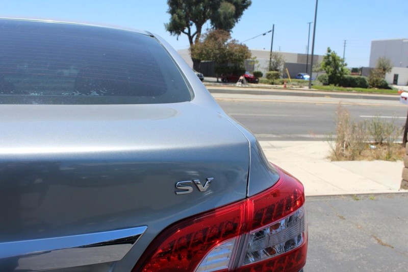 Nissan Sentra Vehicle Full-screen Gallery Image 09