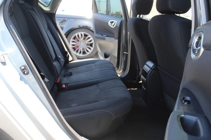 Nissan Sentra Vehicle Full-screen Gallery Image 12