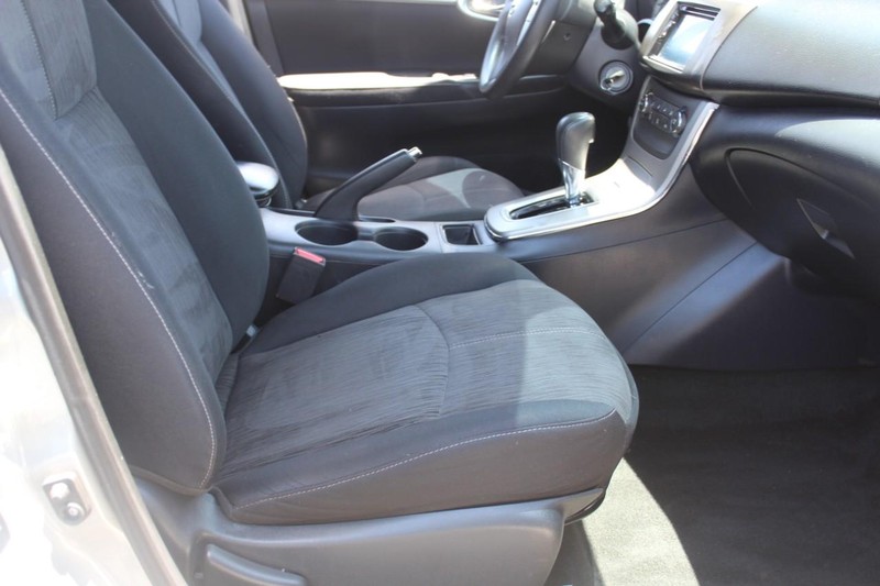 Nissan Sentra Vehicle Full-screen Gallery Image 13