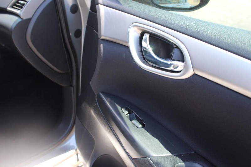 Nissan Sentra Vehicle Full-screen Gallery Image 14