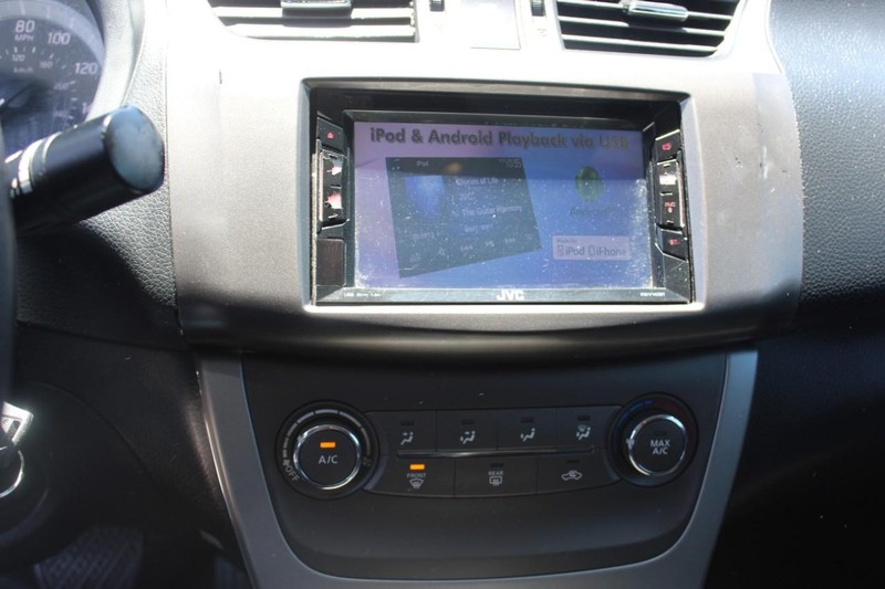 Nissan Sentra Vehicle Full-screen Gallery Image 17
