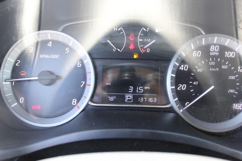 Nissan Sentra Vehicle Full-screen Gallery Image 18