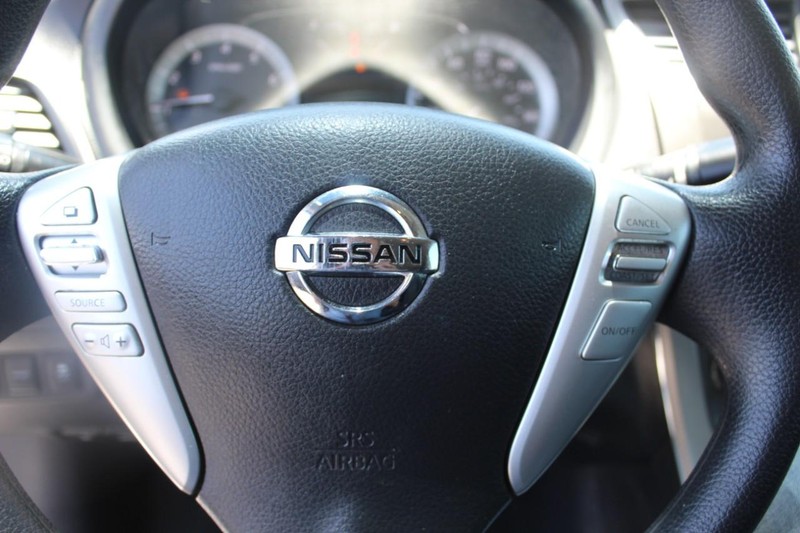 Nissan Sentra Vehicle Full-screen Gallery Image 22
