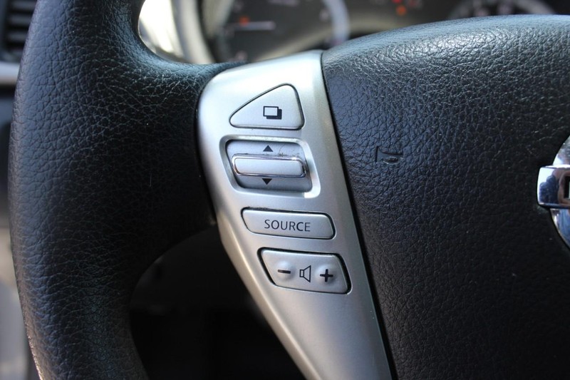 Nissan Sentra Vehicle Full-screen Gallery Image 24