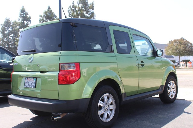 Honda Element Vehicle Full-screen Gallery Image 03