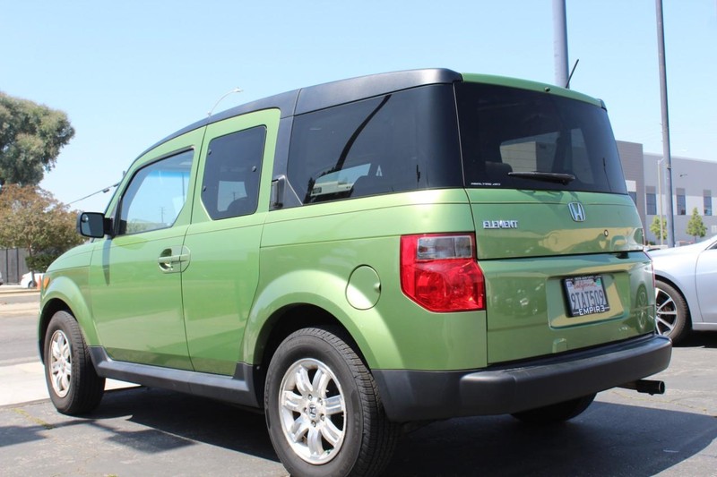 Honda Element Vehicle Full-screen Gallery Image 04