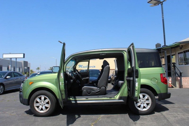 Honda Element Vehicle Full-screen Gallery Image 07