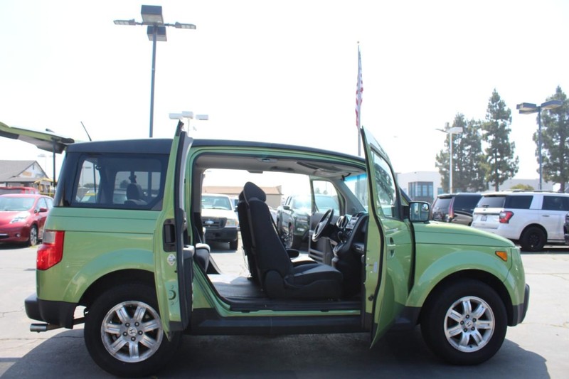 Honda Element Vehicle Full-screen Gallery Image 08