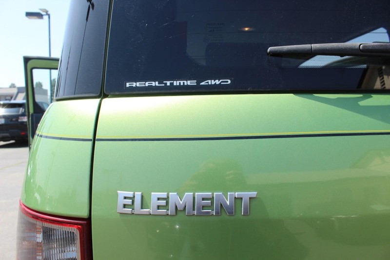 Honda Element Vehicle Full-screen Gallery Image 09