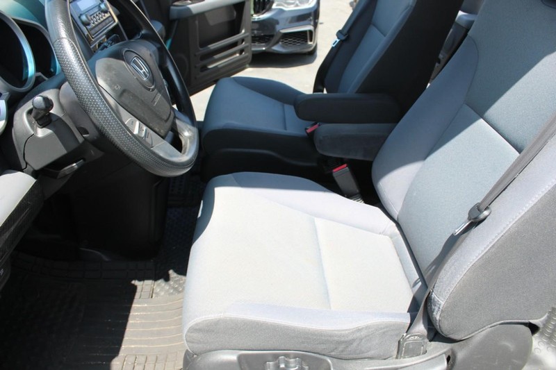 Honda Element Vehicle Full-screen Gallery Image 12