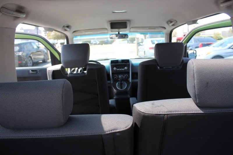 Honda Element Vehicle Full-screen Gallery Image 20
