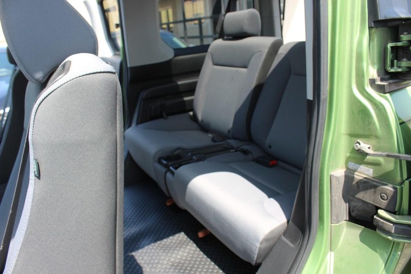 Honda Element Vehicle Full-screen Gallery Image 21