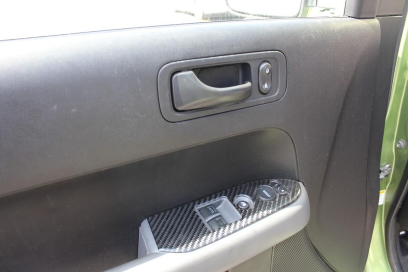 Honda Element Vehicle Full-screen Gallery Image 22
