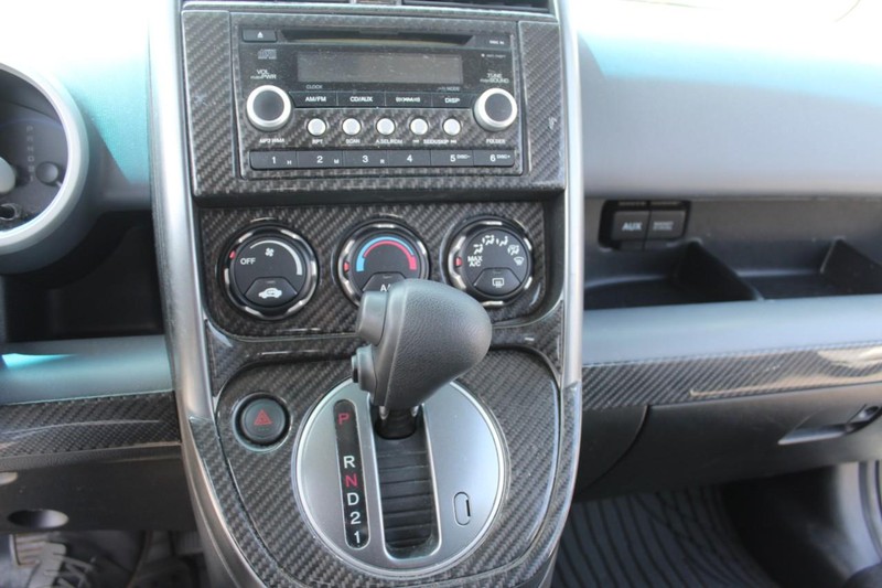 Honda Element Vehicle Full-screen Gallery Image 23