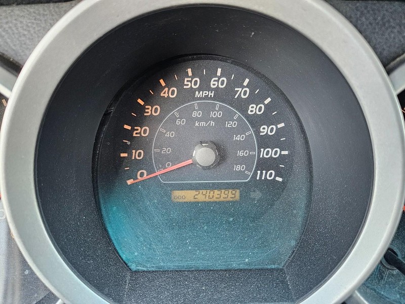 Toyota 4Runner Vehicle Full-screen Gallery Image 10