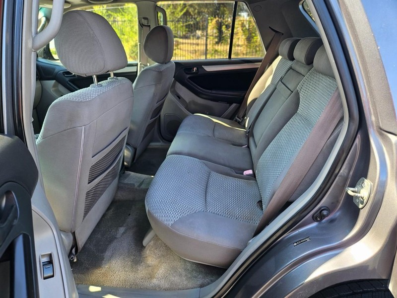 Toyota 4Runner Vehicle Full-screen Gallery Image 12