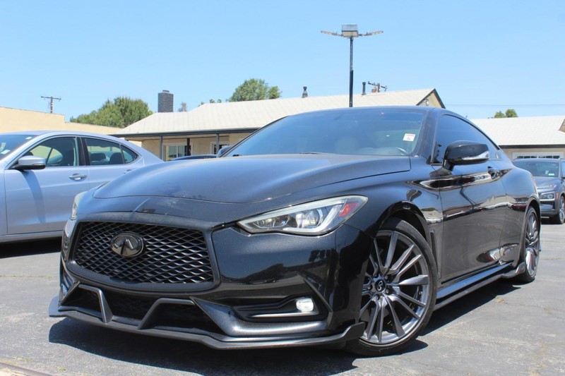 INFINITI Q60 Vehicle Full-screen Gallery Image 01