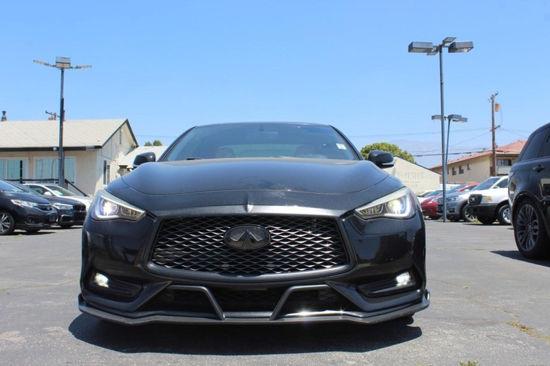 INFINITI Q60 Vehicle Full-screen Gallery Image 05