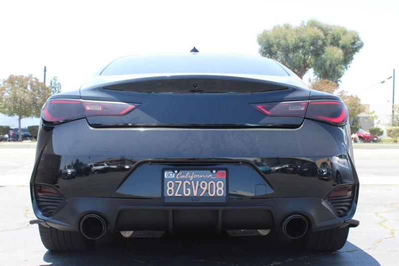 INFINITI Q60 Vehicle Full-screen Gallery Image 06