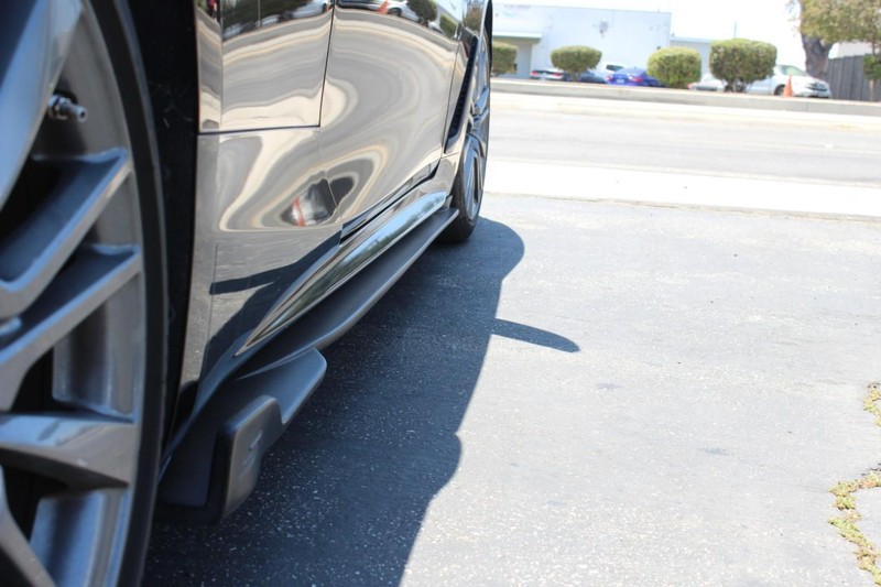 INFINITI Q60 Vehicle Full-screen Gallery Image 10
