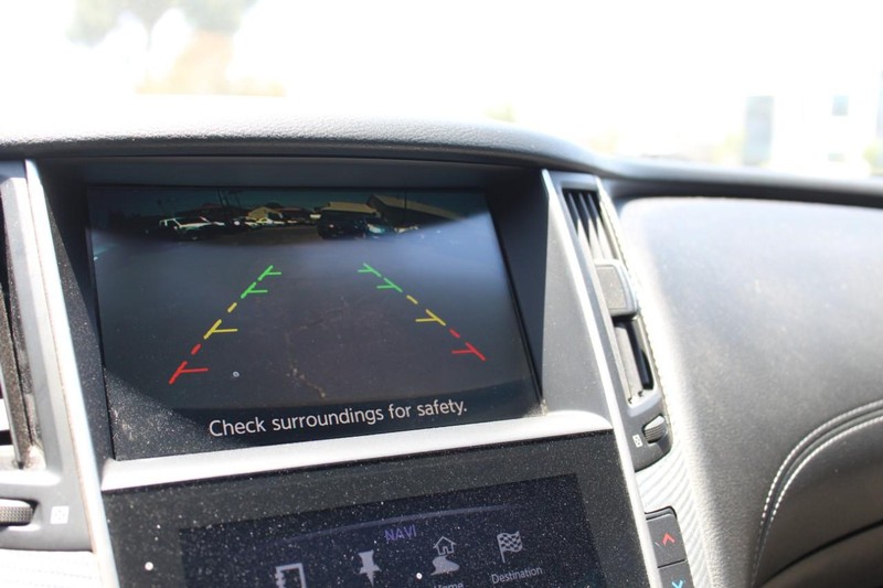 INFINITI Q60 Vehicle Full-screen Gallery Image 19