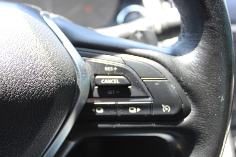 INFINITI Q60 Vehicle Full-screen Gallery Image 21