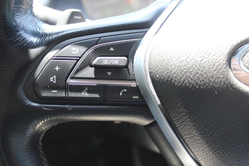 INFINITI Q60 Vehicle Full-screen Gallery Image 22