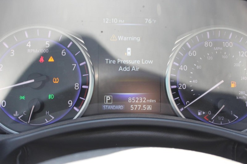 INFINITI Q60 Vehicle Full-screen Gallery Image 23