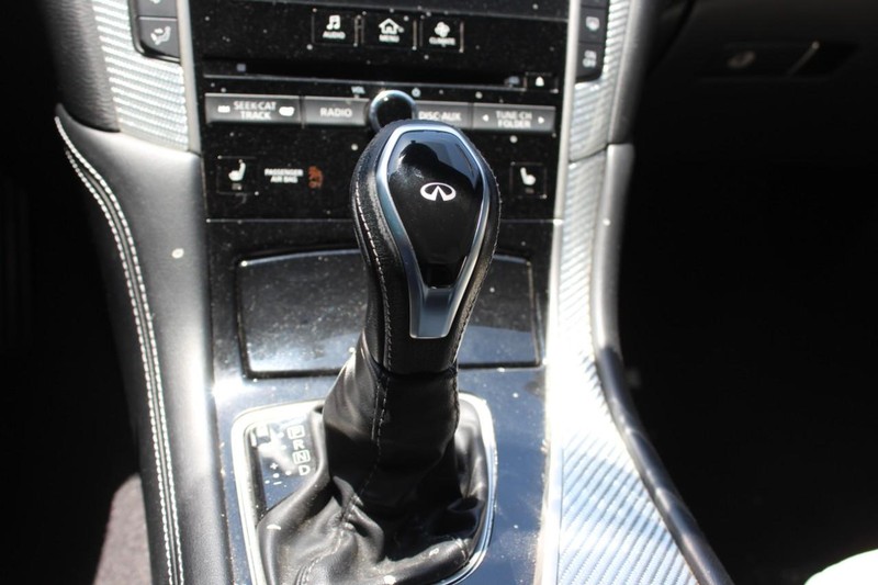 INFINITI Q60 Vehicle Full-screen Gallery Image 24