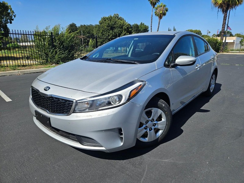 Kia Forte Vehicle Full-screen Gallery Image 01