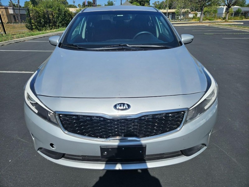 Kia Forte Vehicle Full-screen Gallery Image 07