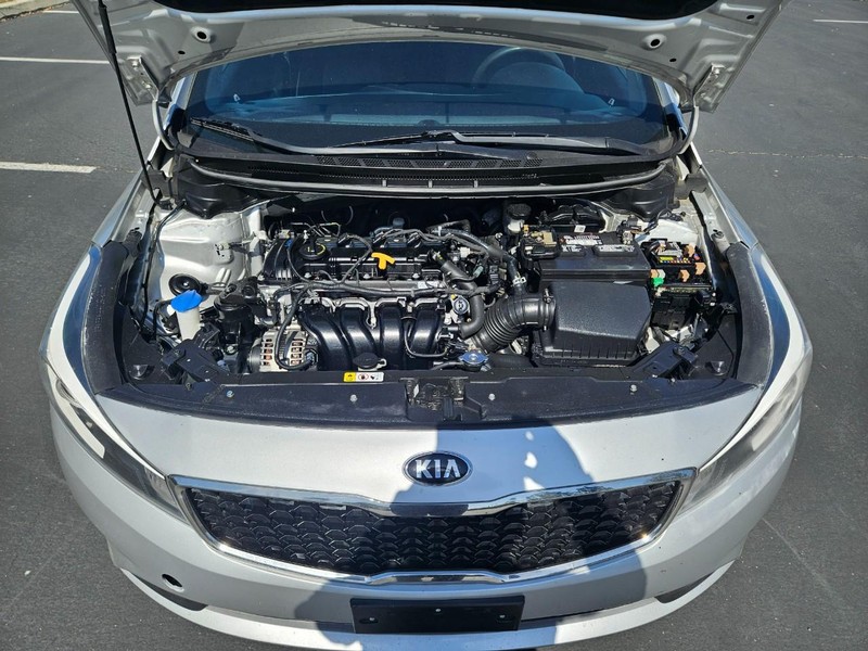 Kia Forte Vehicle Full-screen Gallery Image 16