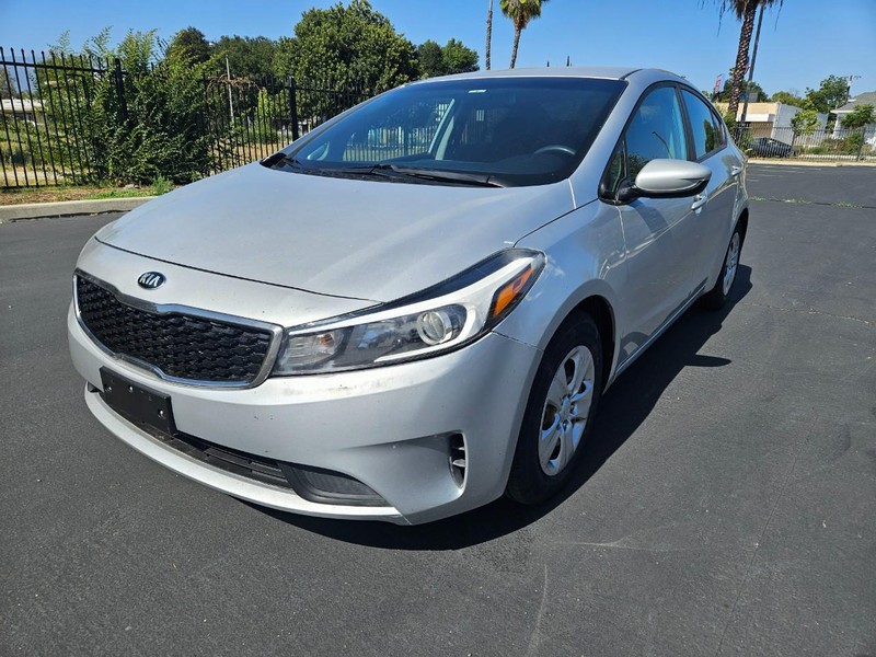 Kia Forte Vehicle Full-screen Gallery Image 17
