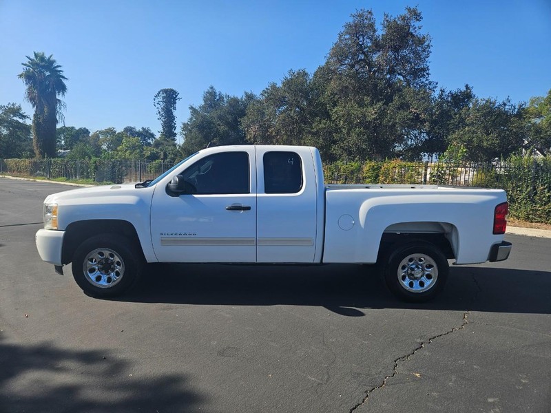 Chevrolet Silverado 1500 Vehicle Full-screen Gallery Image 02