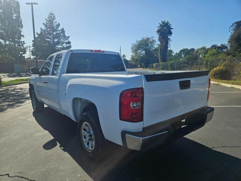Chevrolet Silverado 1500 Vehicle Full-screen Gallery Image 03
