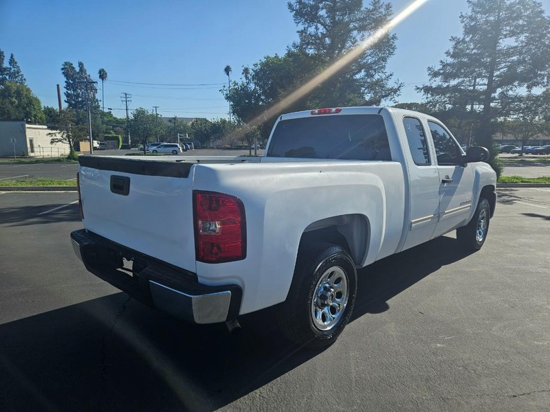 Chevrolet Silverado 1500 Vehicle Full-screen Gallery Image 05