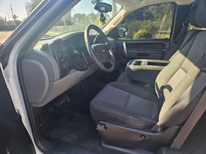 Chevrolet Silverado 1500 Vehicle Full-screen Gallery Image 11