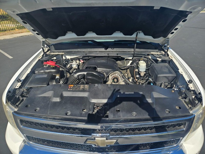 Chevrolet Silverado 1500 Vehicle Full-screen Gallery Image 16