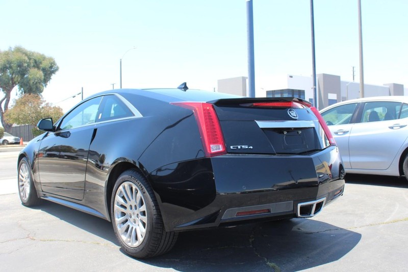 Cadillac CTS Coupe Vehicle Full-screen Gallery Image 03