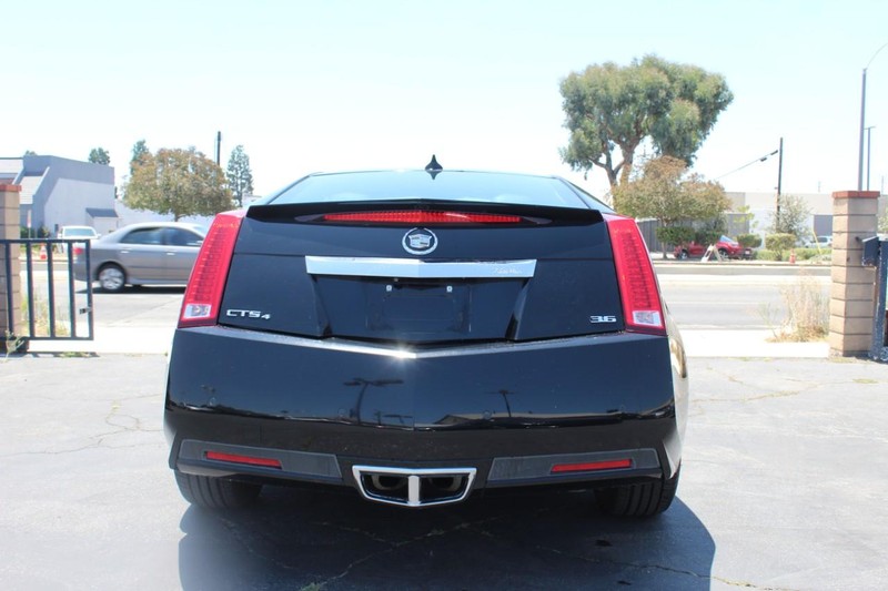 Cadillac CTS Coupe Vehicle Full-screen Gallery Image 06