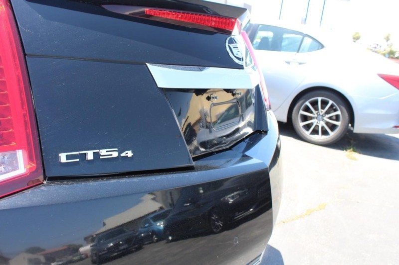 Cadillac CTS Coupe Vehicle Full-screen Gallery Image 09