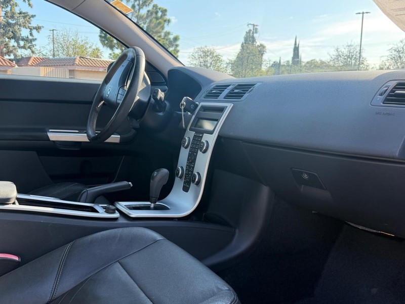 Volvo V50 Vehicle Full-screen Gallery Image 06