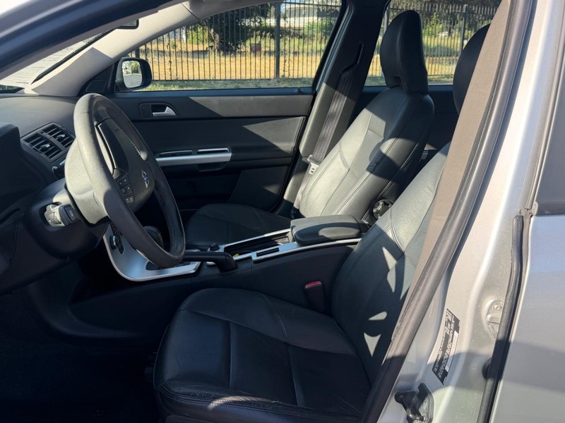 Volvo V50 Vehicle Full-screen Gallery Image 07
