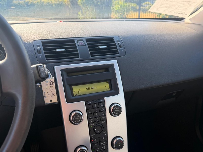 Volvo V50 Vehicle Full-screen Gallery Image 09
