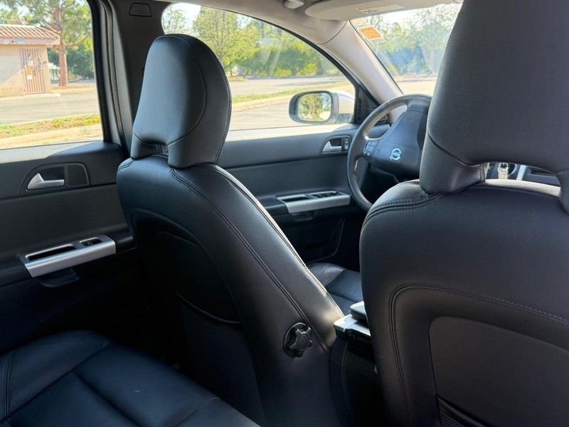 Volvo V50 Vehicle Full-screen Gallery Image 11