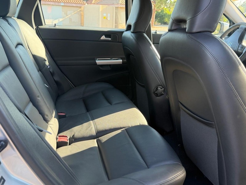 Volvo V50 Vehicle Full-screen Gallery Image 12