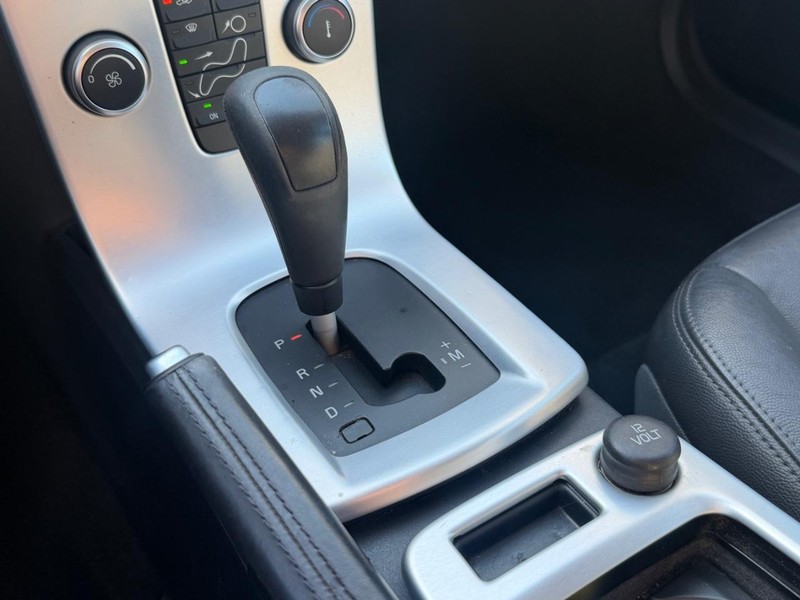 Volvo V50 Vehicle Full-screen Gallery Image 13